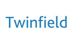 <p>ChainWise heeft met&nbsp;<a tabindex="0" href="http://www.twinfield.nl/" target="_blank" rel="noopener">Twinfield</a>&nbsp;een krachtige partner in haar netwerk. Twinfield wordt door een deel van de ChainWise gebruikers toegepast voor de financi&euml;le administratie. ChainWise biedt hiervoor een koppeling waarmee gegevens worden doorgezet naar Twinfield voor de verdere financi&euml;le verwerking.<br>De partnerschap met Twinfield biedt uitgebreide mogelijkheden aanvullende functionaliteiten beschikbaar te stellen. Desgewenst kan ChainWise haar klanten een One Stop Shop bieden waarmee ook de financi&euml;le afhandeling in de totale oplossing wordt meegenomen. Een echte end2end oplossing!</p>